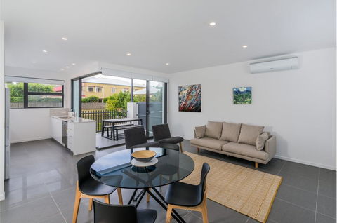 Oxford Steps - Executive 2BR Bulimba Apartment Across From The Park On Oxford St - Accommodation Fremantle 0