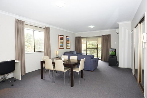 Oxley Court Serviced Apartments - Accommodation Fremantle 2