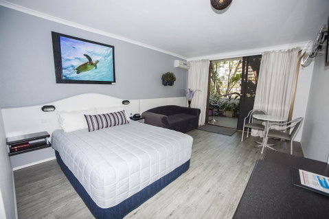 Palm Court Motor Inn - Accommodation Fremantle 1