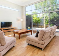 PALM COURT RETREAT - MORNINGTON - Accommodation Fremantle