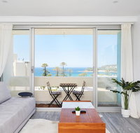 Panoramic Ocean Views in Stylish Manly Apartment - Accommodation Fremantle