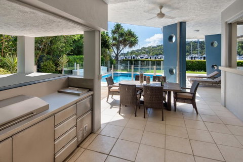 Pavilion 2 Luxury 4 Bedroom 3 Bathroom With Inground Pool And Gold Buggy - Accommodation Fremantle 2