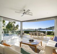 Pavillion 17 - Waterfront Spacious 4 Bedroom With Own Inground Pool And Golf Buggy - Accommodation Fremantle