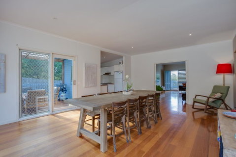 Paws Up Poolside - Accommodation Fremantle 2