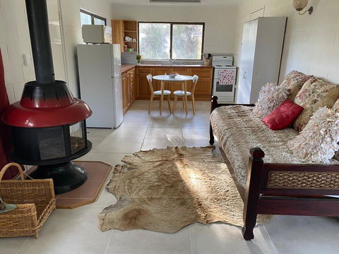 Pear Tree Cottage At Amiens - Accommodation Fremantle 0