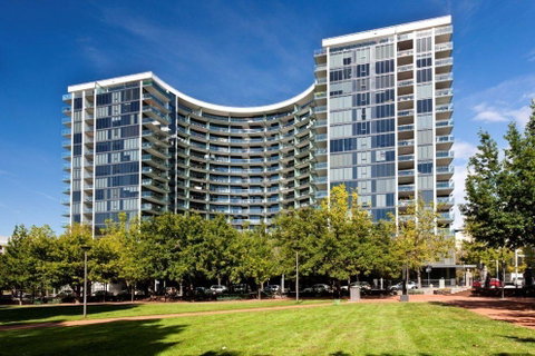 Perfectly Located Modern Apartment - Canberra CBD - Accommodation Fremantle 2