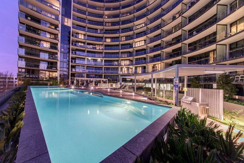 Perfectly Located Modern Apartment - Canberra CBD - Accommodation Fremantle 1