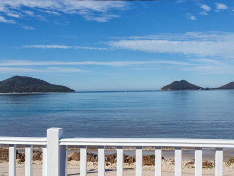Pet Friendly - Exceptional Beachside Location - Accommodation Fremantle 0