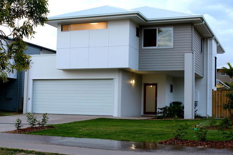 Petrie Beach Holiday Home - Accommodation Fremantle 0