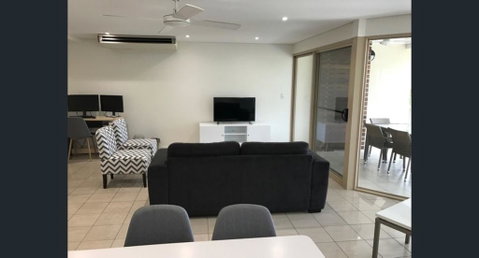 Phil's Place On Airlie - Accommodation Fremantle 3