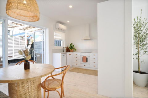 Pine At Arlo's - Refined Luxury In Glenelg - Accommodation Fremantle 3