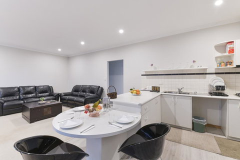 Platinum Motel - Accommodation Fremantle 3
