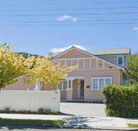 Plum Tree Cottage - warm cosy  walk to town - Accommodation Fremantle
