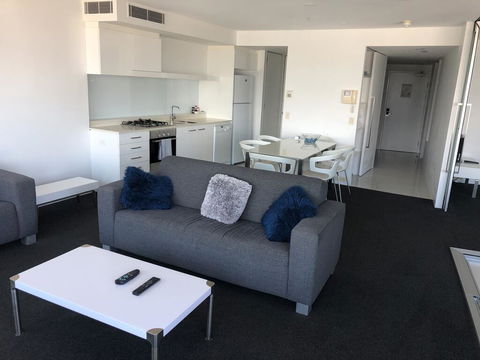 Q1 1 Bedroom Apartment On 30th Floor - Accommodation Fremantle 1