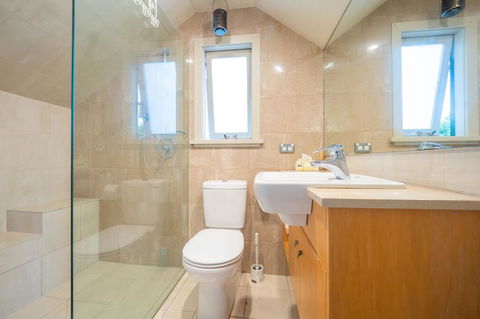 Quiet Private Studio In Strathfield With Kitchenette And Private Bathroom 3min To Station Sleeps 6 - Accommodation Fremantle 2