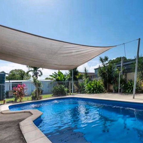 QUIRKY QUEENSLANDER 6 BEDROOM HOME - Accommodation Fremantle 3