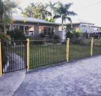 QUIRKY QUEENSLANDER 6 BEDROOM HOME - Accommodation Fremantle