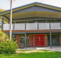 Red Door Beach House - Marcoola Beach - PET FRIENDLY FOXTEL WIFI 500 BOND Linen Supplied - Accommodation Fremantle