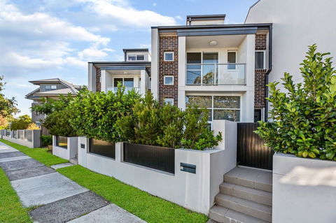 Relax In A Spacious & Modern Townhouse In Asquith - Accommodation Fremantle 0