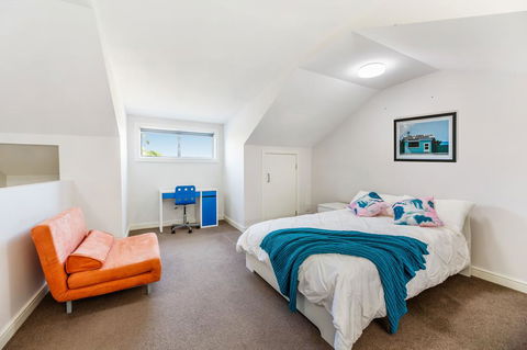 Relax In A Spacious & Modern Townhouse In Asquith - Accommodation Fremantle 3