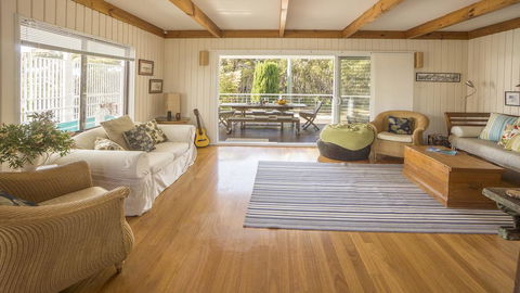 Rennies Retreat-Bushland & Ocean Views - Accommodation Fremantle 0