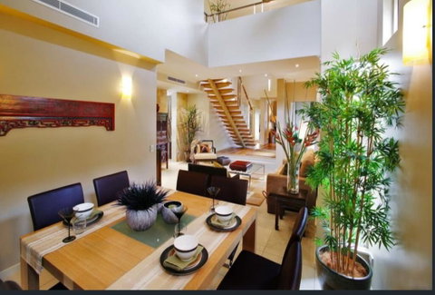 Resort Living With Private Pool Sleeps 8 - Accommodation Fremantle 1
