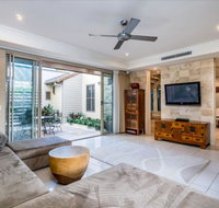 Resort Living with Private Pool sleeps 8 - Accommodation Fremantle