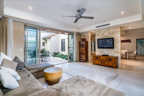 Resort Living With Private Pool Sleeps 8 - Accommodation Fremantle 0