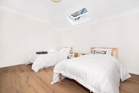 Riverwood Bright 3 Bedroom House With Parking - Accommodation Fremantle 1