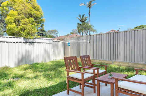 Riverwood Bright 3 Bedroom House With Parking - Accommodation Fremantle 0