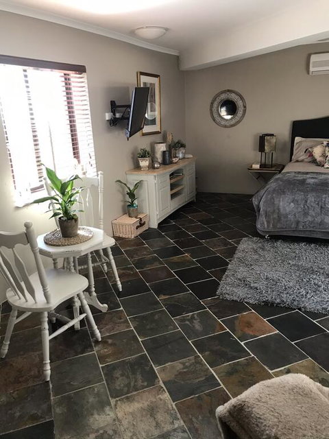 Robinson Retreat - Accommodation Fremantle 1