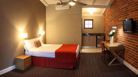 Rose & Crown Hotel - Accommodation Fremantle 1