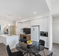 Round About Bulimba - Executive 3BR Bulimba apartment near Oxford St shops and restaurants - Accommodation Fremantle