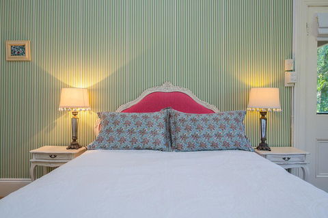 Russley Rural Retreat - Accommodation Fremantle 0