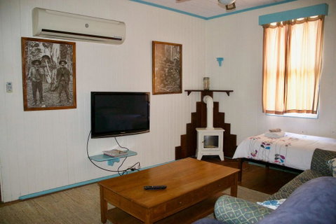 Samford Cottage - Accommodation Fremantle 2