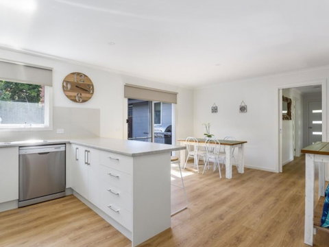 Sand Surf Beach - Beautiful Rye Holiday Home - Accommodation Fremantle 1