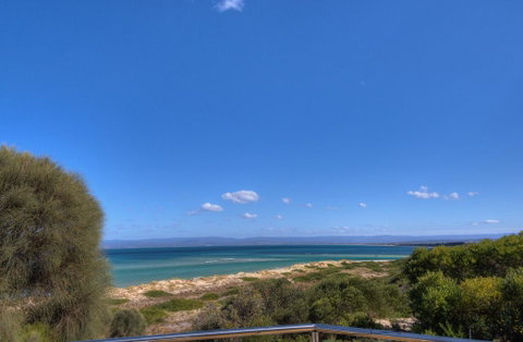 Sandbar Beach House - Accommodation Fremantle 3