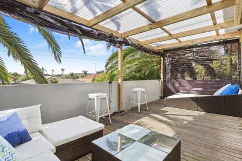 SANTORINI BEACH HOUSE - SAFETY BEACH - Accommodation Fremantle 3