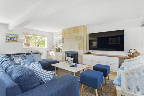 SANTORINI BEACH HOUSE - SAFETY BEACH - Accommodation Fremantle 2