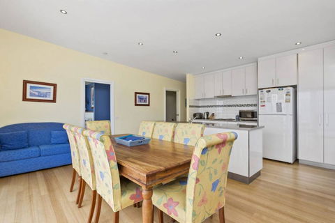 SEA SPECTACULAR - Seconds From The Beach! - Accommodation Fremantle 3