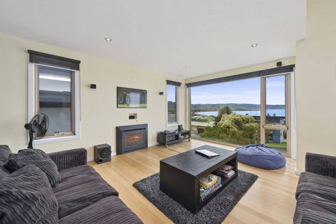 SEA SPECTACULAR - Seconds From The Beach! - Accommodation Fremantle 2