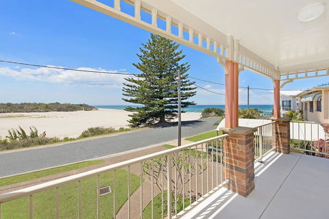 SEASCAPE - An Enticing Lakeside Escape - Accommodation Fremantle 0