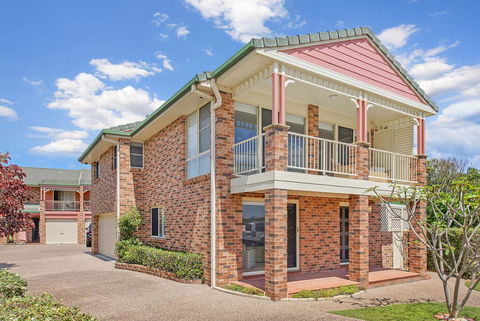 SEASCAPE - An Enticing Lakeside Escape - Accommodation Fremantle 3