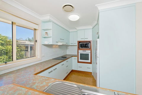 SEASCAPE - An Enticing Lakeside Escape - Accommodation Fremantle 2