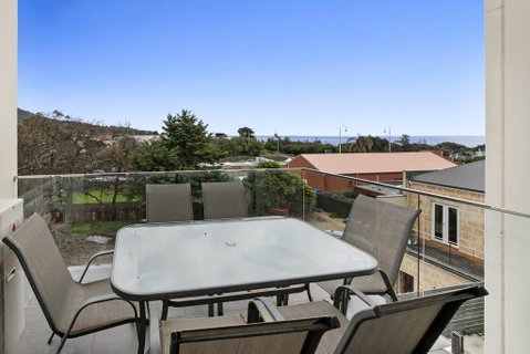 Seaside Apartment Getaway - Accommodation Fremantle 2