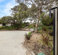SeaSide Serenity tennis court  back beach - Accommodation Fremantle