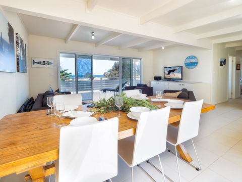 Seaview Getaway - Accommodation Fremantle 3