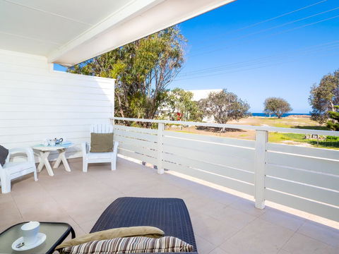 Seaview Getaway - Accommodation Fremantle 1