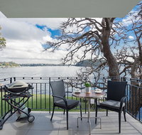 Serene And Stylish Harbourside Apartment - Accommodation Fremantle