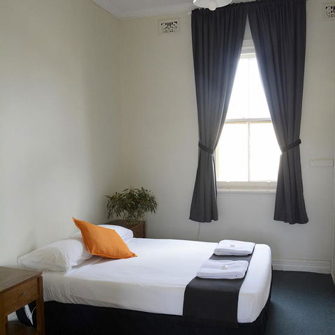 Shamrock Hotel Motel Temora - Accommodation Fremantle 2